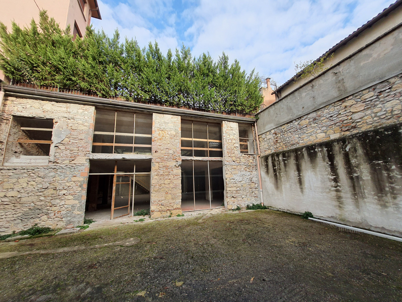Rustico a Destinazone commerciale in vendita a Verona — foto 1