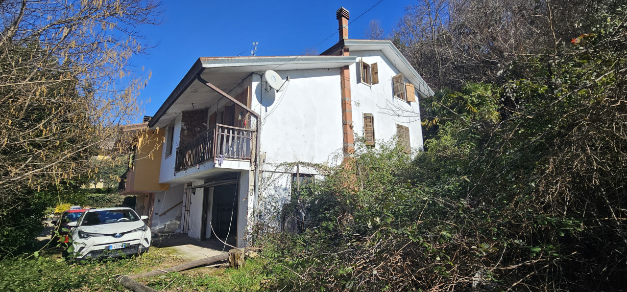 Porzione di Bifamiliare con tanto terreno agricolo in vendita a Roncà — foto 1