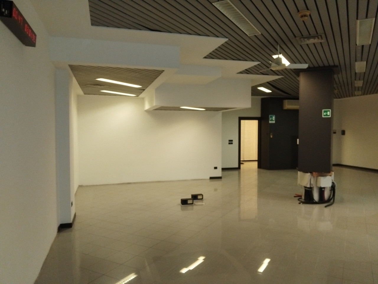 Negozio con magazzino fronte parcheggio soave center in affitto a San Bonifacio — foto 4