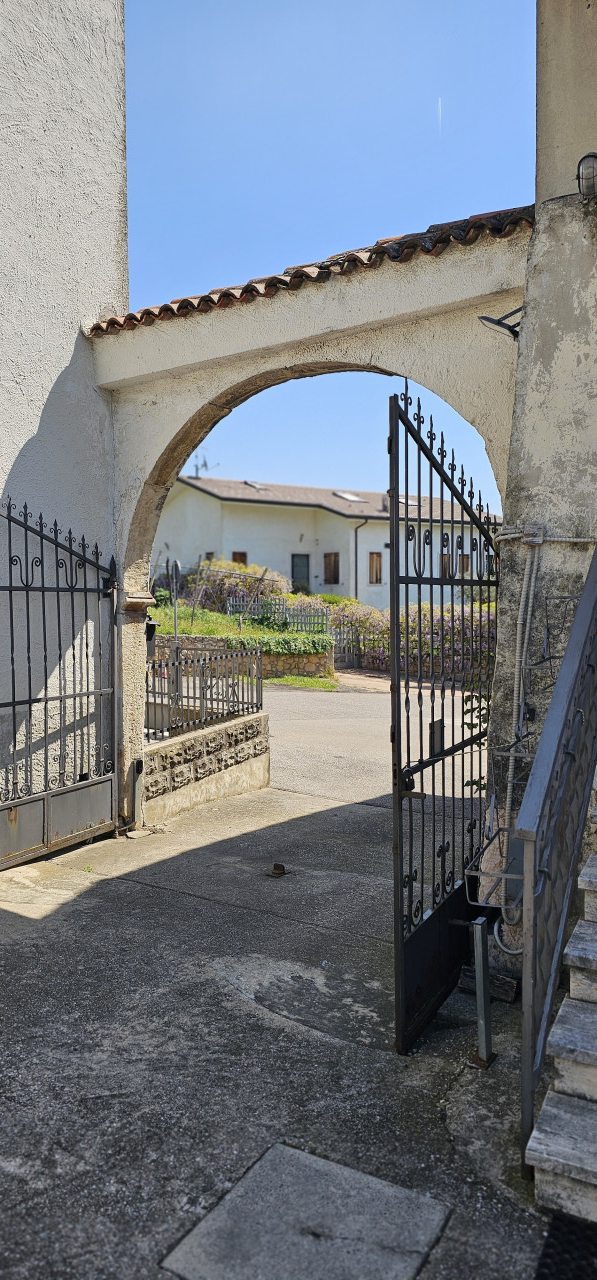 Due case, unico prezzo a Soave - Castelcerino in vendita a Soave — foto 2