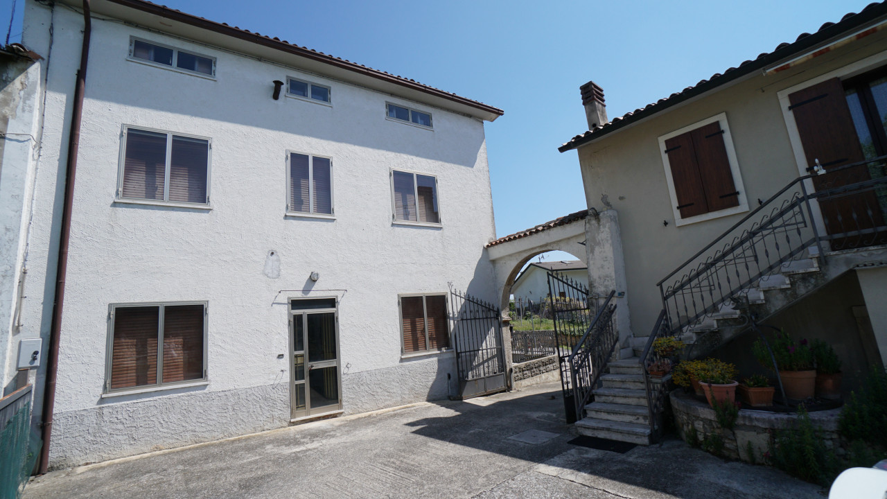 Due case, unico prezzo a Soave - Castelcerino in vendita a Soave — foto 5