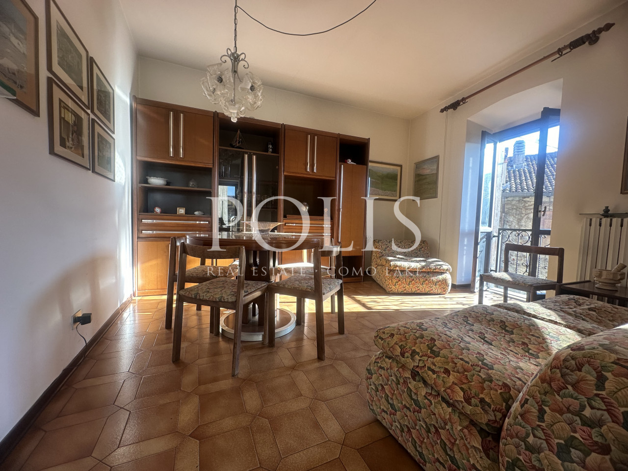 IN BEN TENUTA CORTE AMPIO APPARTAMENTO CON TERRAZZO E POSSIBILITA' 2 POSTI AUTO