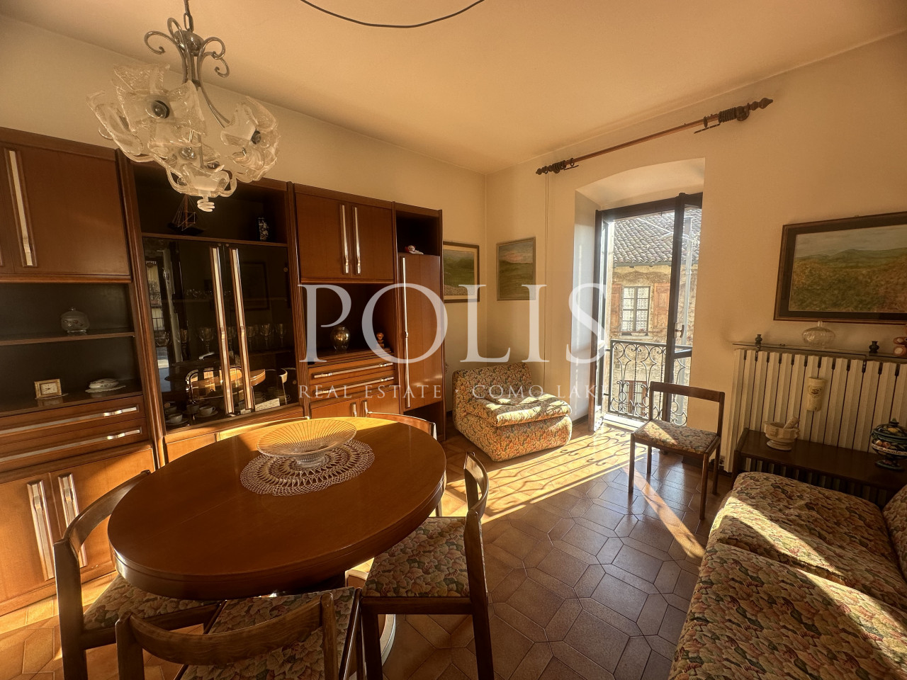 IN BEN TENUTA CORTE AMPIO APPARTAMENTO CON TERRAZZO E POSSIBILITA' 2 POSTI AUTO