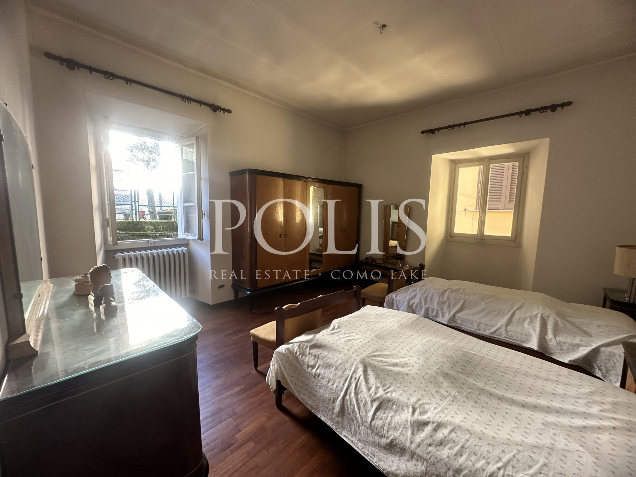 IN BEN TENUTA CORTE AMPIO APPARTAMENTO CON TERRAZZO E POSSIBILITA' 2 POSTI AUTO