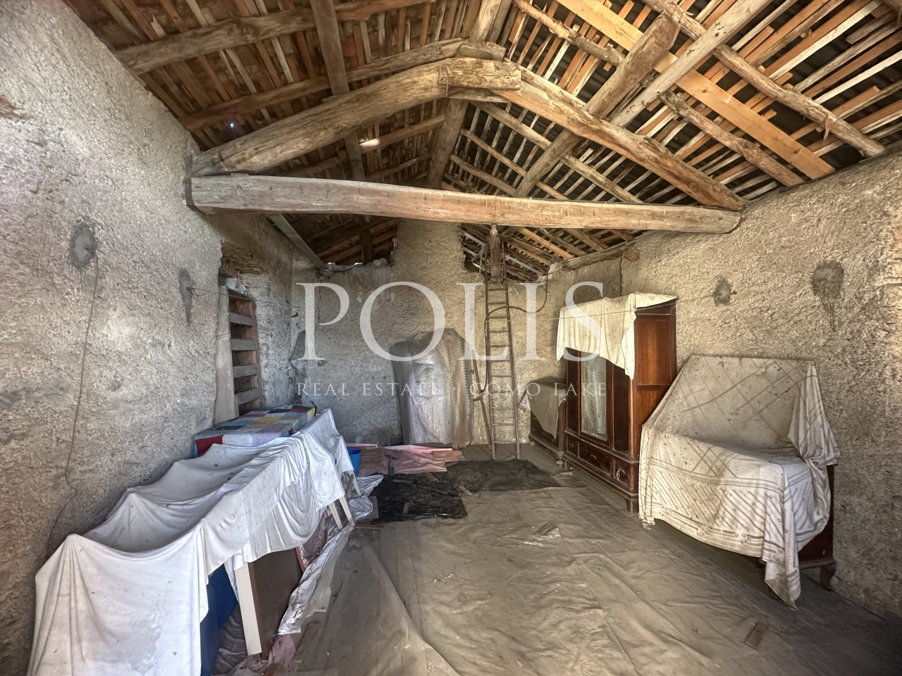 IN BEN TENUTA CORTE AMPIO APPARTAMENTO CON TERRAZZO E POSSIBILITA' 2 POSTI AUTO