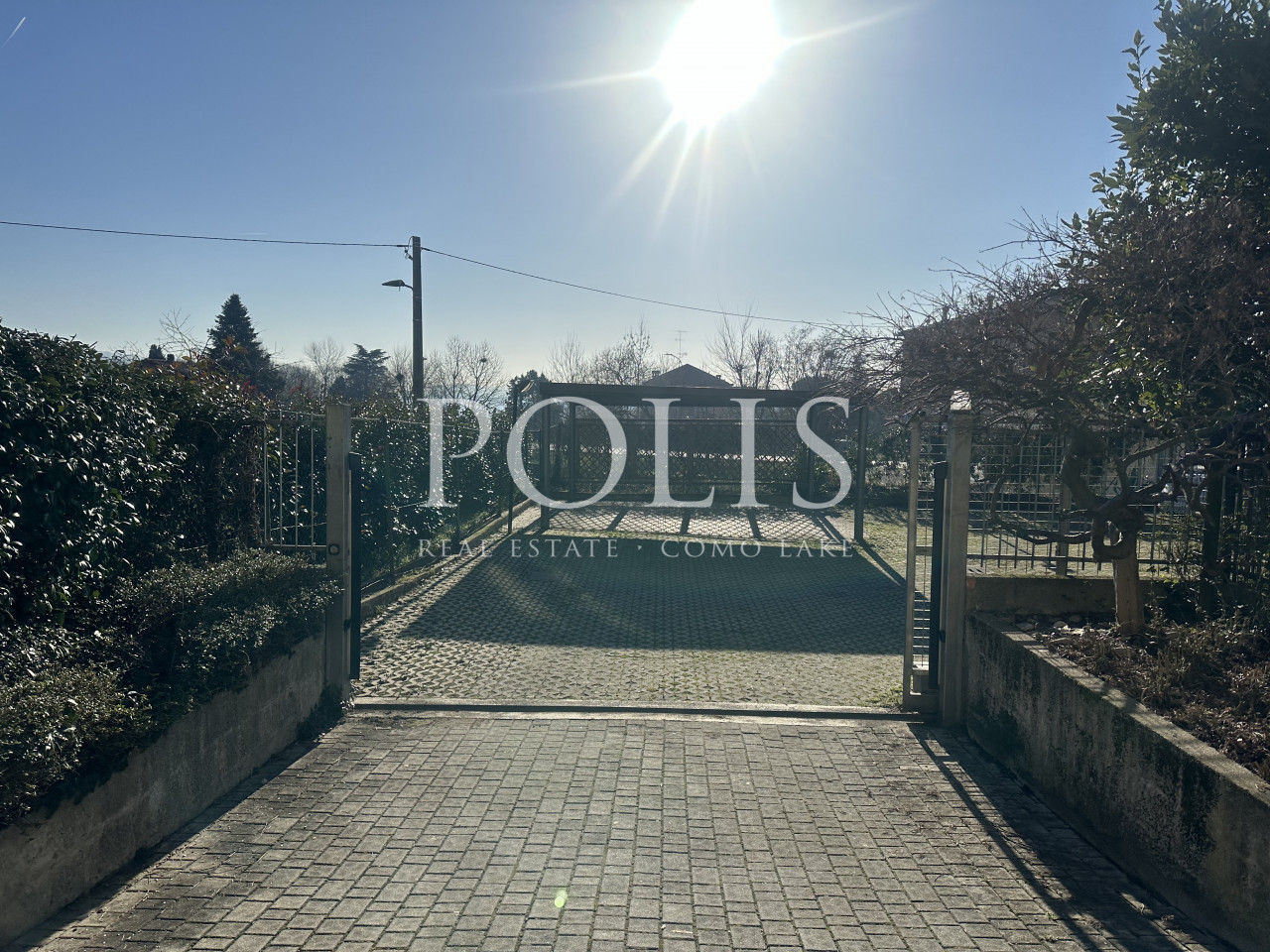 IN BEN TENUTA CORTE AMPIO APPARTAMENTO CON TERRAZZO E POSSIBILITA' 2 POSTI AUTO