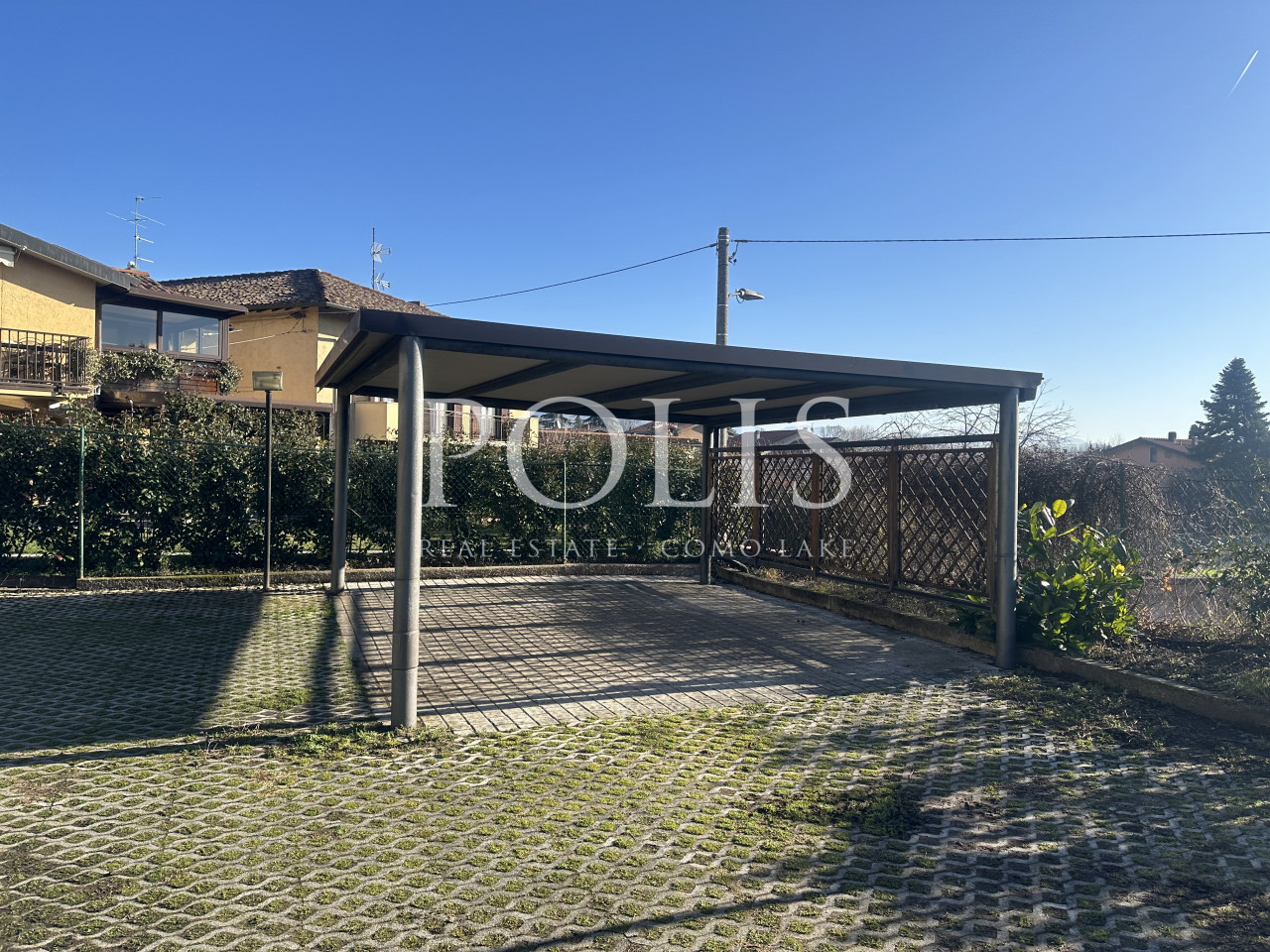 IN BEN TENUTA CORTE AMPIO APPARTAMENTO CON TERRAZZO E POSSIBILITA' 2 POSTI AUTO