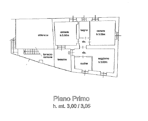IN BEN TENUTA CORTE AMPIO APPARTAMENTO CON TERRAZZO E POSSIBILITA' 2 POSTI AUTO