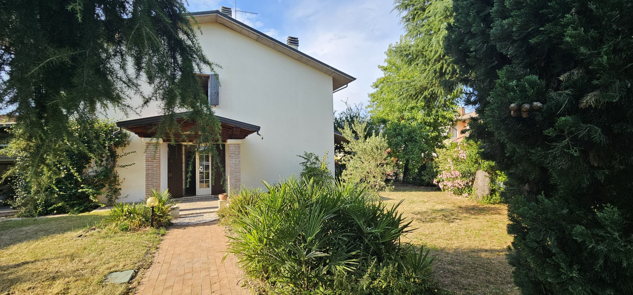 Ampia casa a schiera di testa con grande giardino a San Bonifacio in vendita a San Bonifacio — foto 3