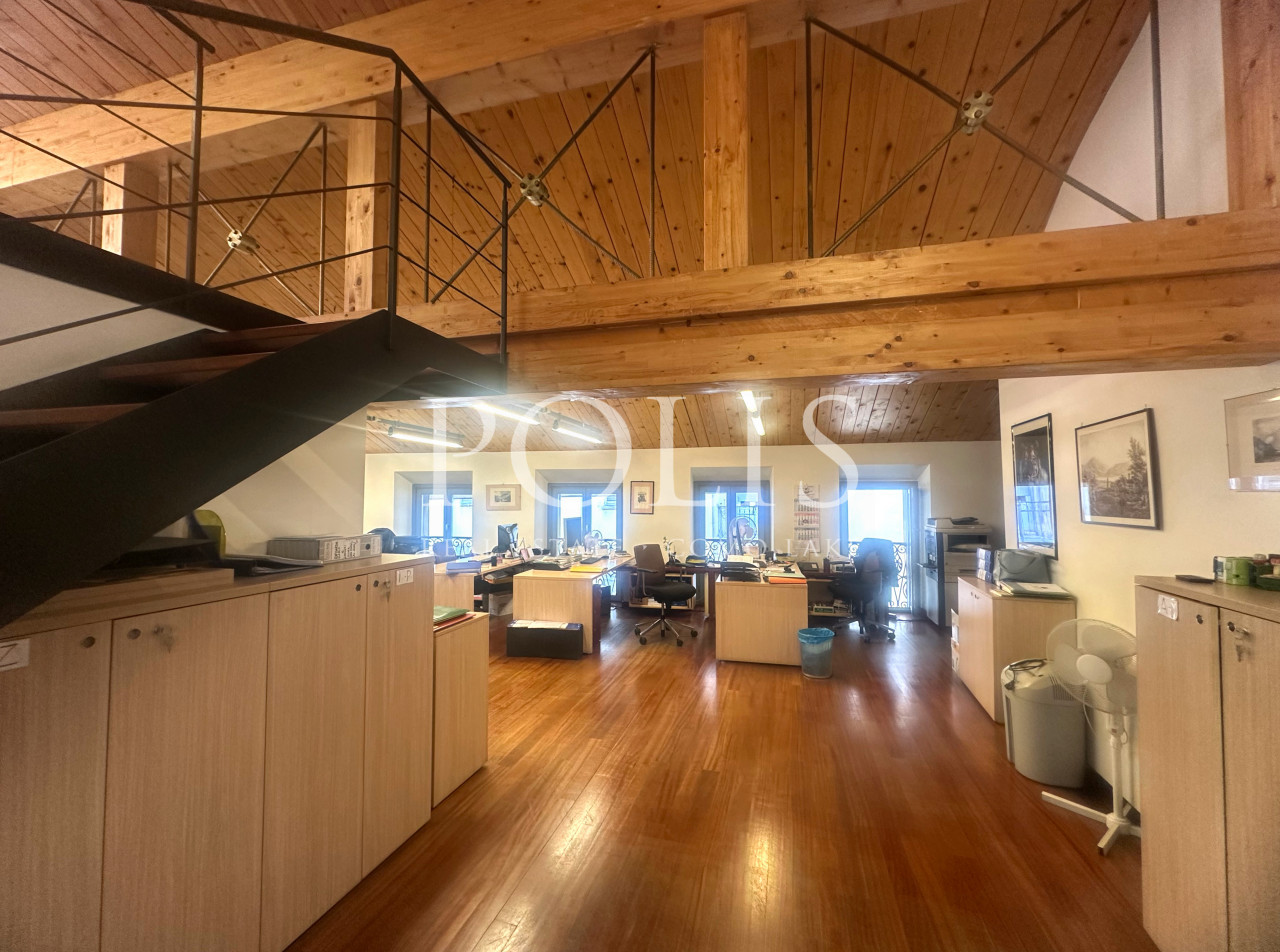 ELEGANTE UFFICIO DI RAPPRESENTANZA IN LOCATION DI PRESTIGIO