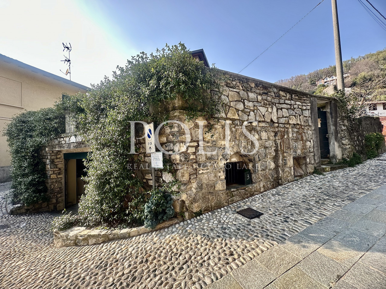 ELEGANTE PALAZZO D'EPOCA CON SPLENDIDO TERRAZZO E GRANDE AUTORIMESSA