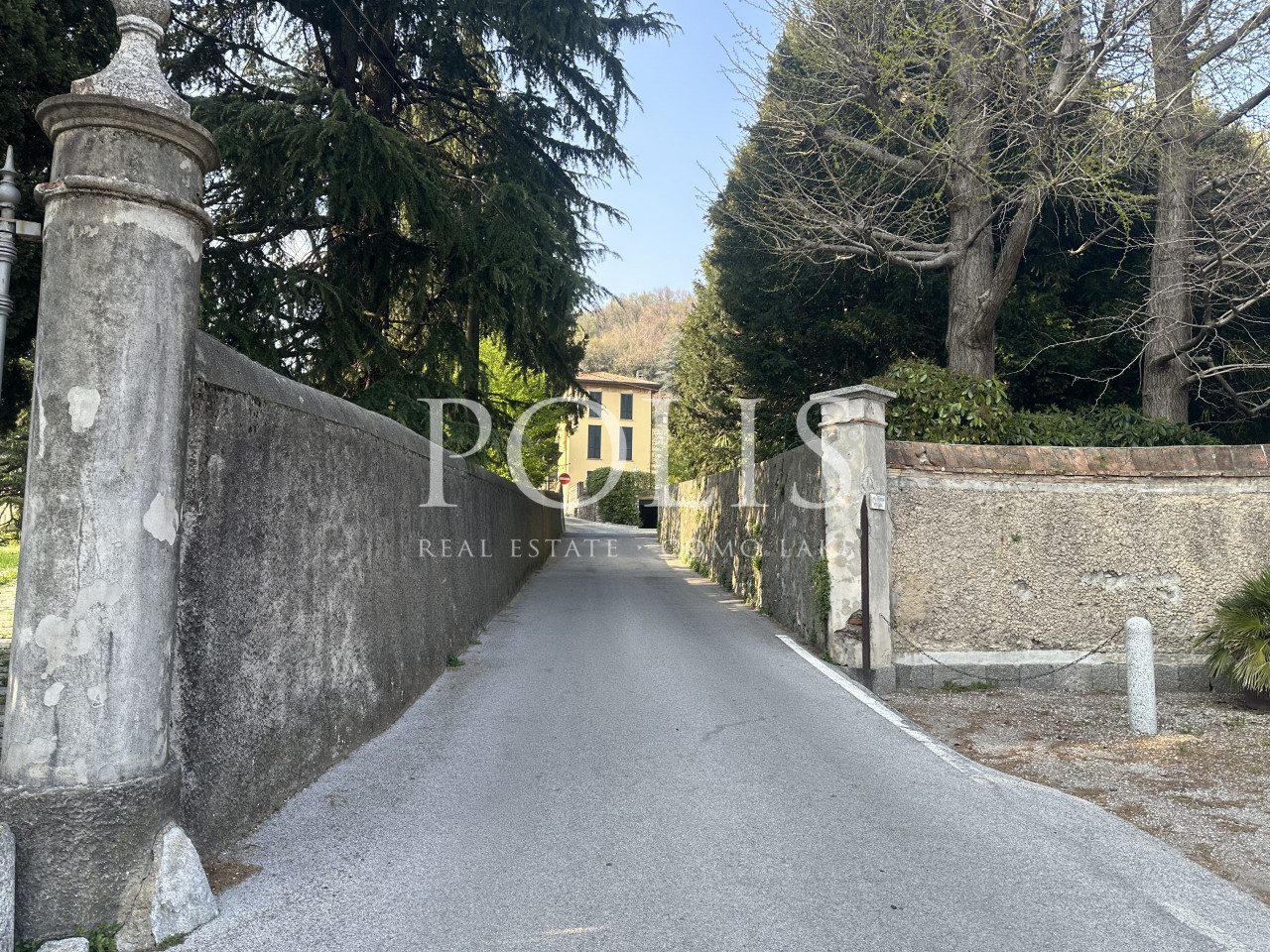 ELEGANTE PALAZZO D'EPOCA CON SPLENDIDO TERRAZZO E GRANDE AUTORIMESSA