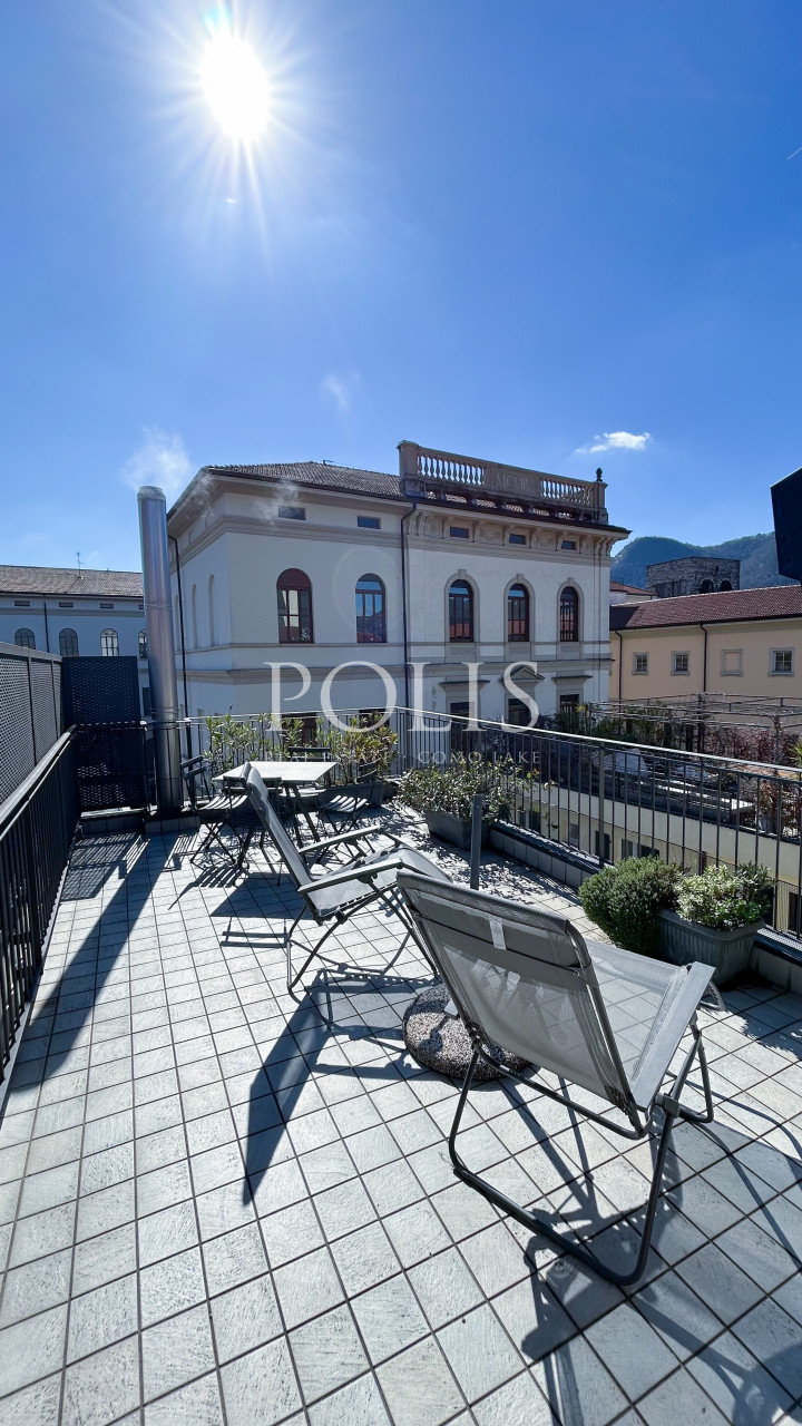 SPLENDIDO ATTICO IN CENTRO COMO CON AMPIO TERRAZZO