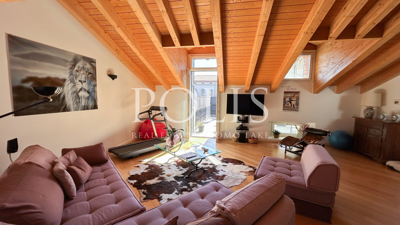 SPLENDIDO ATTICO IN CENTRO COMO CON AMPIO TERRAZZO