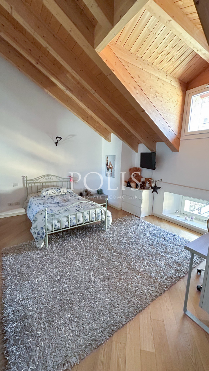 SPLENDIDO ATTICO IN CENTRO COMO CON AMPIO TERRAZZO