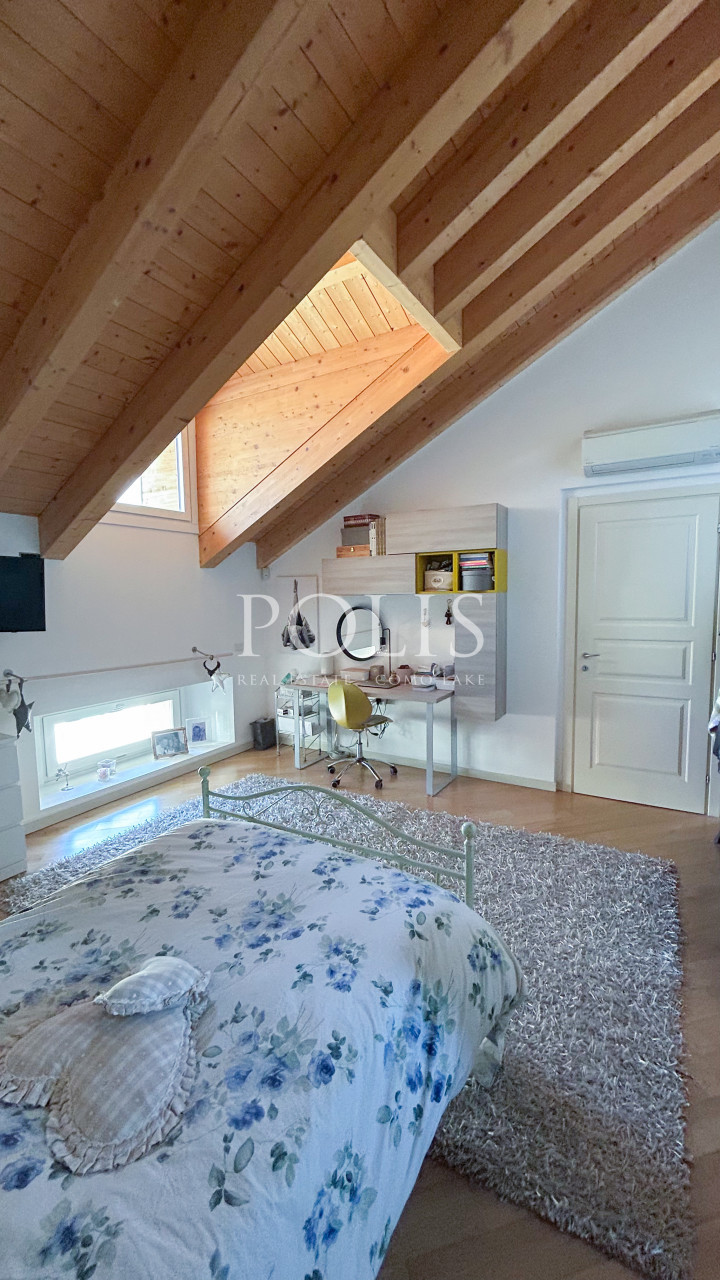 SPLENDIDO ATTICO IN CENTRO COMO CON AMPIO TERRAZZO