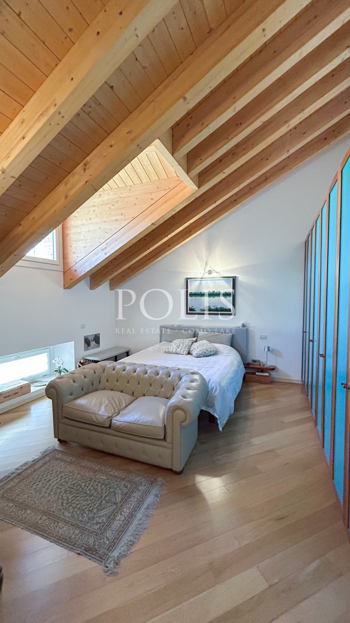 SPLENDIDO ATTICO IN CENTRO COMO CON AMPIO TERRAZZO