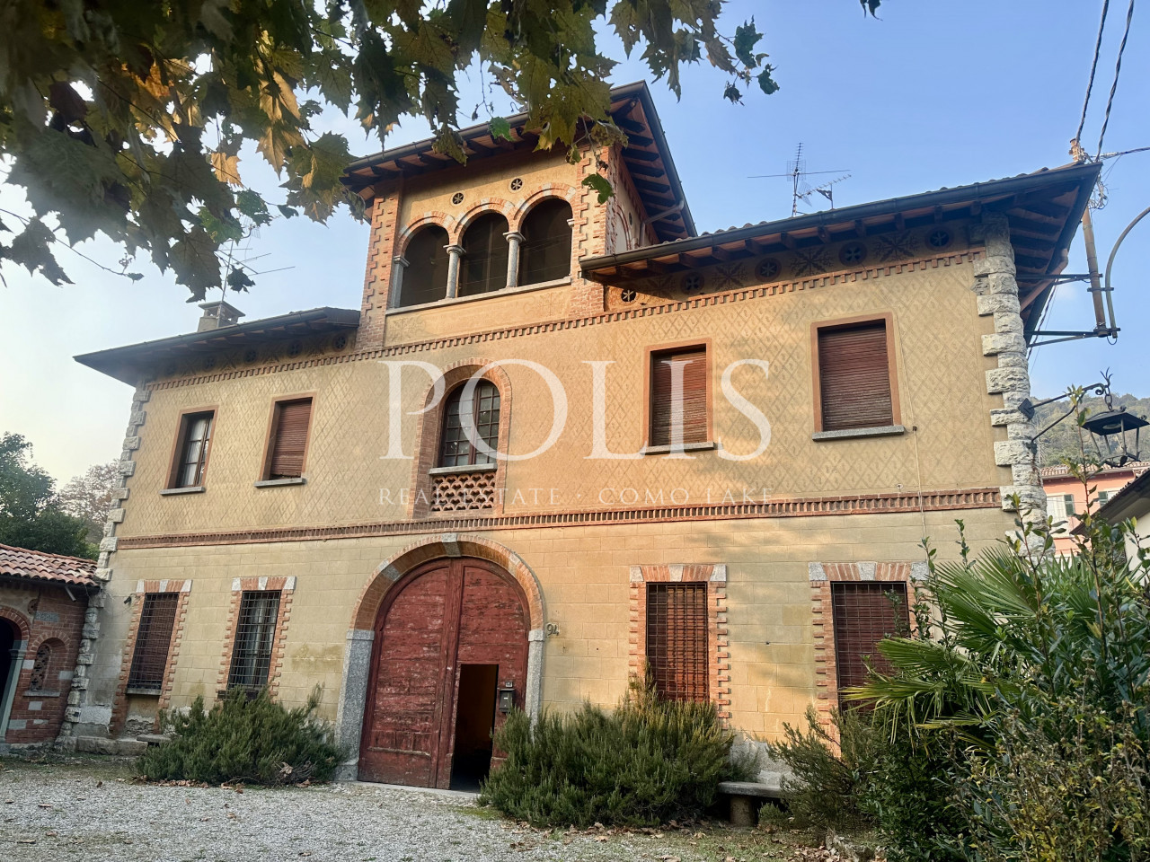 AFFASCINANTE VILLA D'EPOCA NEL CENTRO PAESE