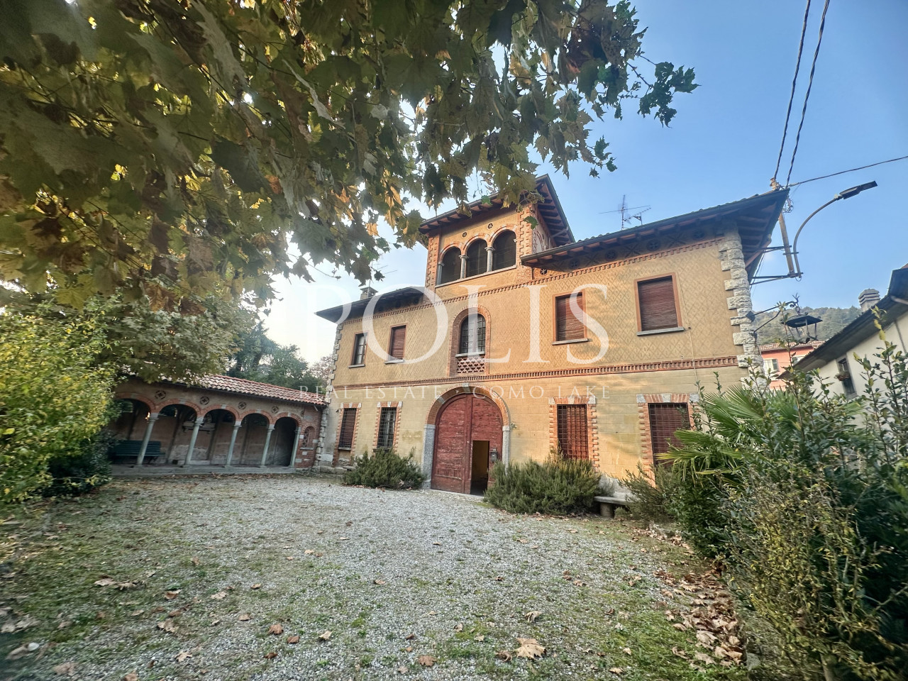 AFFASCINANTE VILLA D'EPOCA NEL CENTRO PAESE
