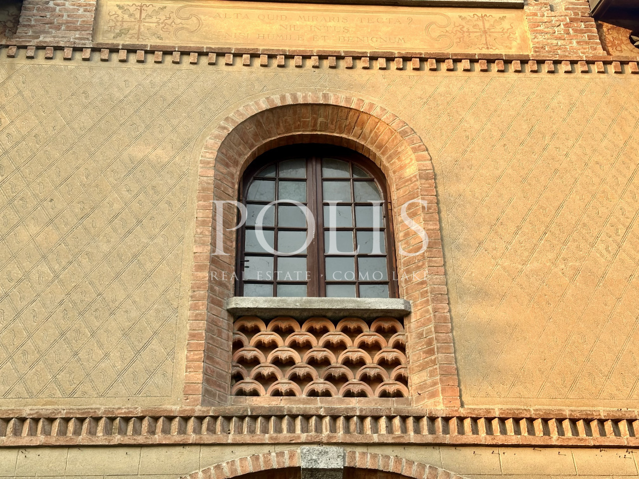 AFFASCINANTE VILLA D'EPOCA NEL CENTRO PAESE