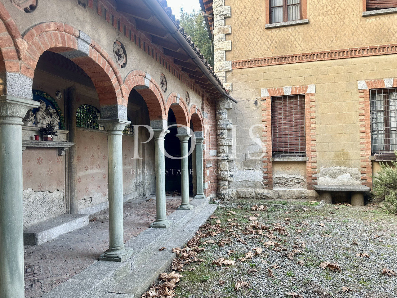 AFFASCINANTE VILLA D'EPOCA NEL CENTRO PAESE