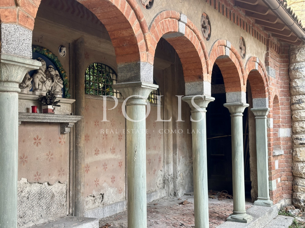 AFFASCINANTE VILLA D'EPOCA NEL CENTRO PAESE