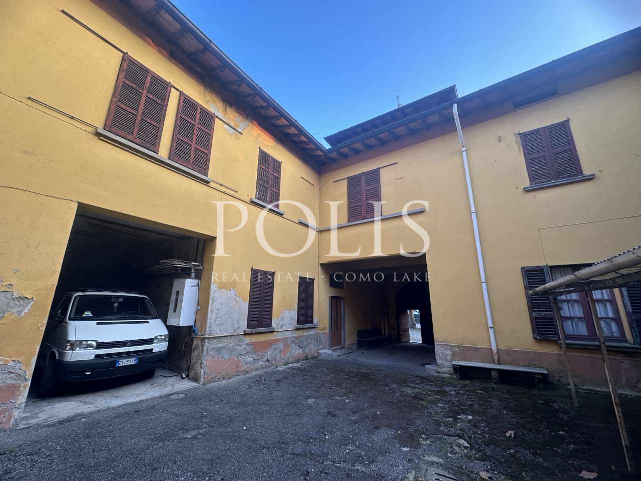 AFFASCINANTE VILLA D'EPOCA NEL CENTRO PAESE