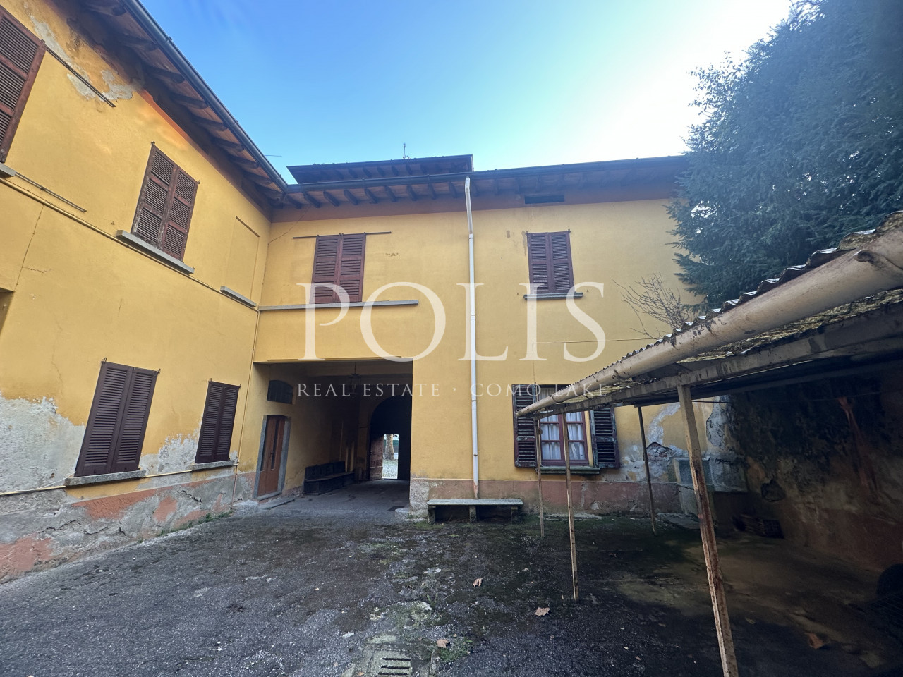 AFFASCINANTE VILLA D'EPOCA NEL CENTRO PAESE