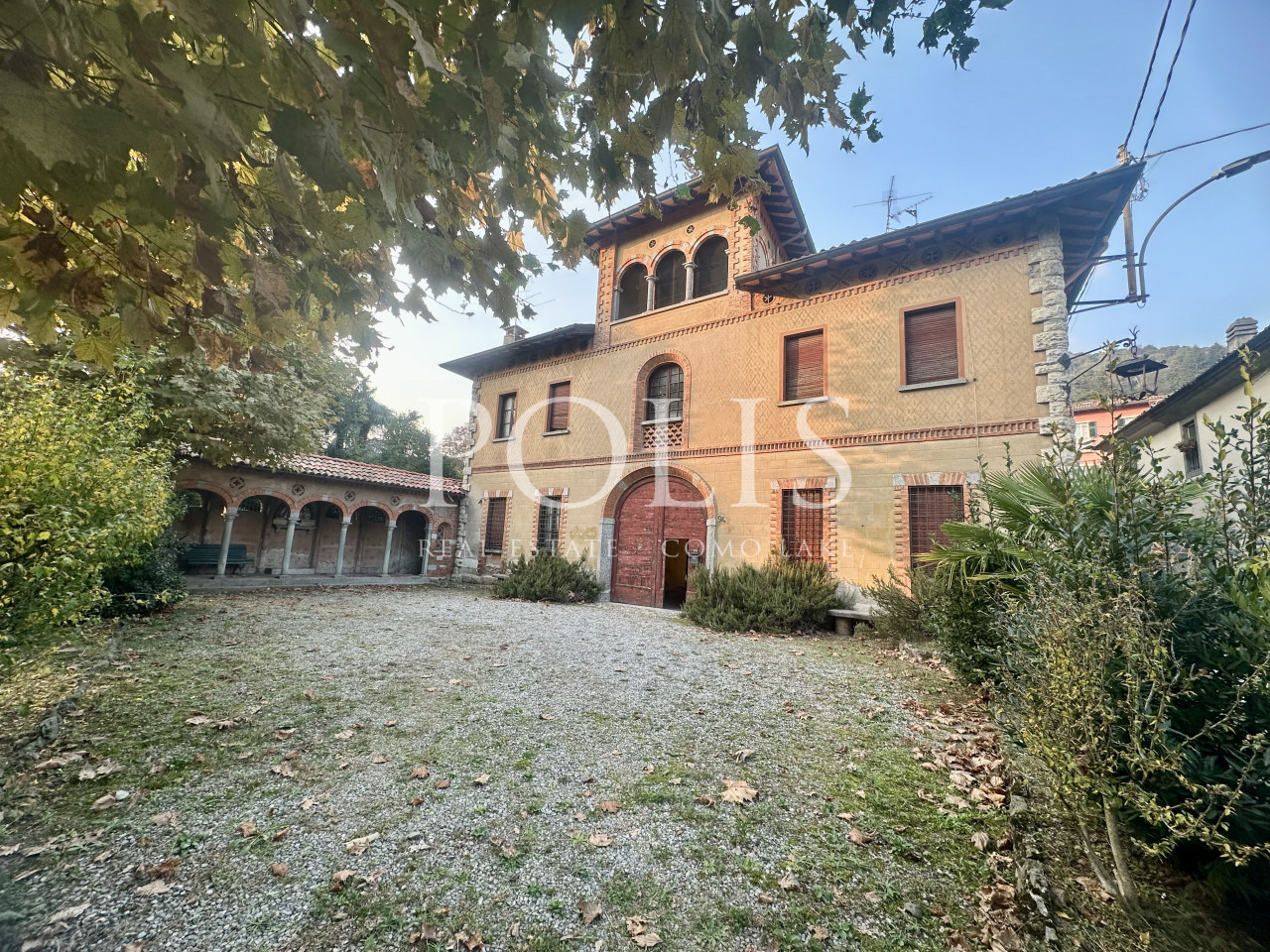 AFFASCINANTE VILLA D'EPOCA NEL CENTRO PAESE