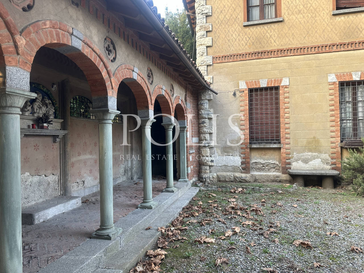 AFFASCINANTE VILLA D'EPOCA NEL CENTRO PAESE