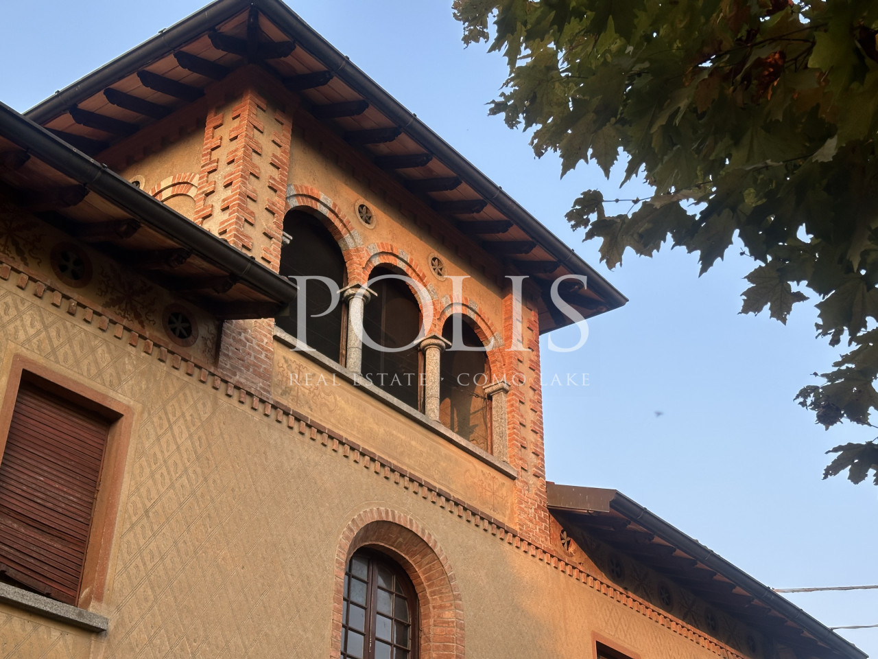 AFFASCINANTE VILLA D'EPOCA NEL CENTRO PAESE