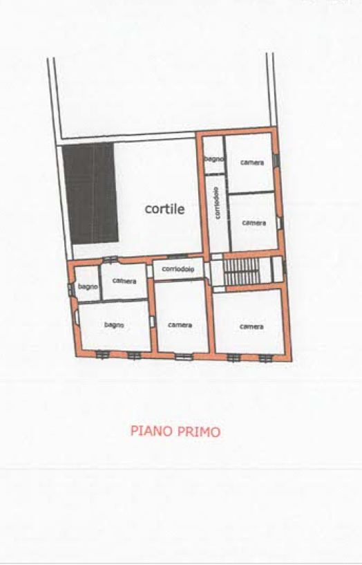 AFFASCINANTE VILLA D'EPOCA NEL CENTRO PAESE