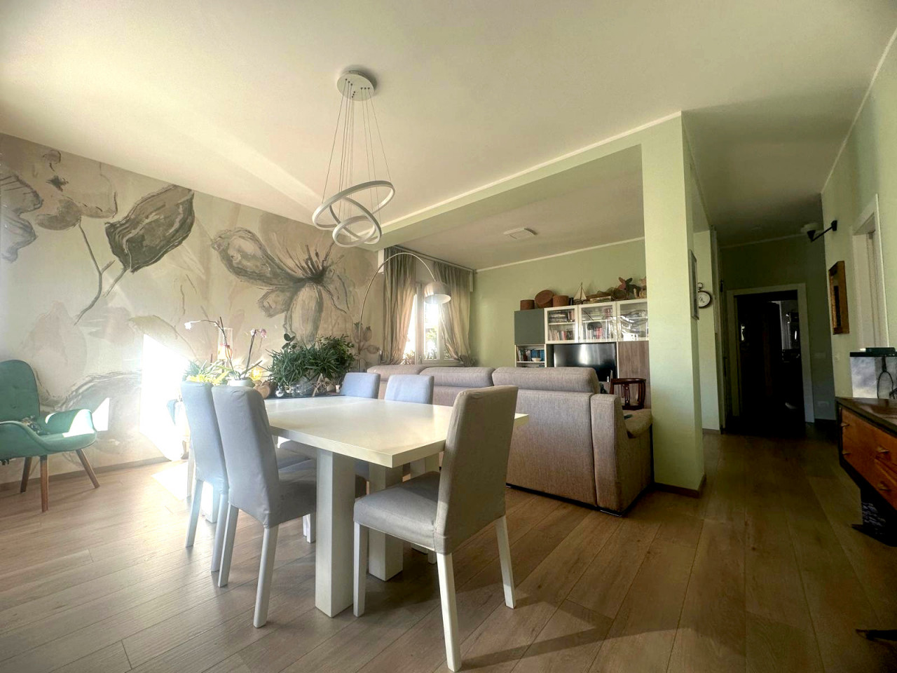 AMPIO ED ELEGANTE APPARTAMENTO QUADRILOCALE CON POSTO AUTO COPERTO