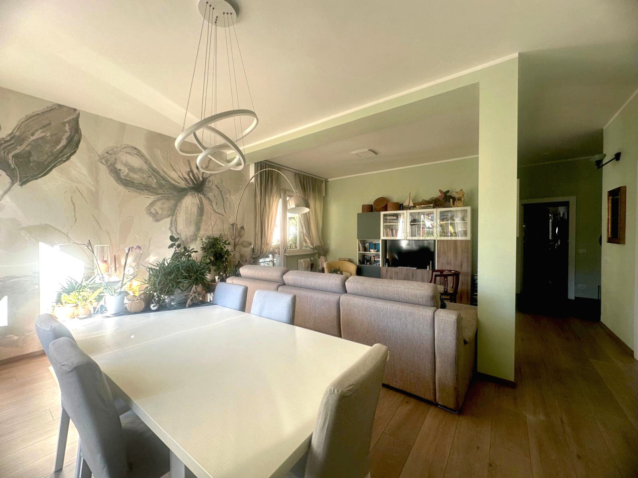 AMPIO ED ELEGANTE APPARTAMENTO QUADRILOCALE CON POSTO AUTO COPERTO