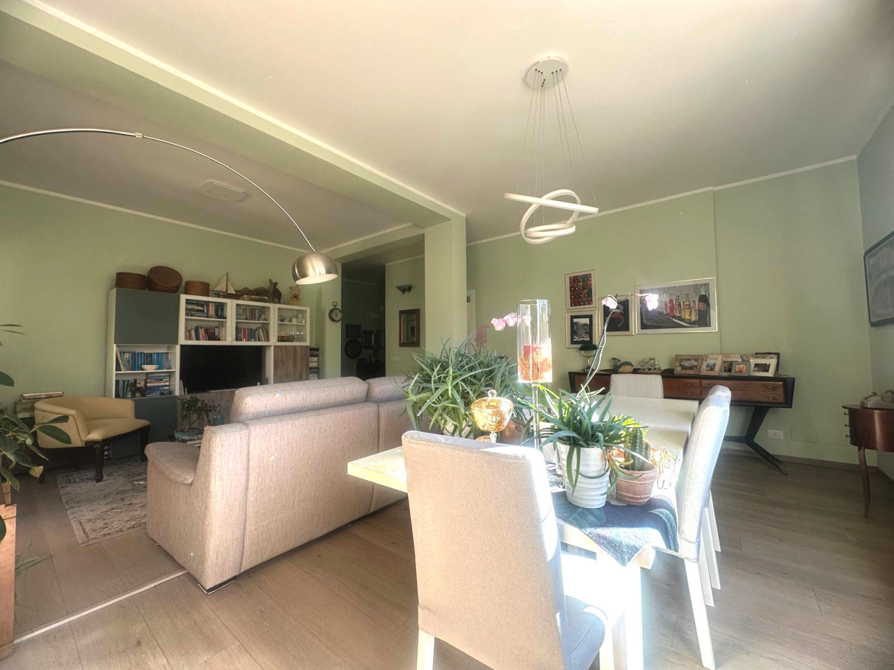 AMPIO ED ELEGANTE APPARTAMENTO QUADRILOCALE CON POSTO AUTO COPERTO