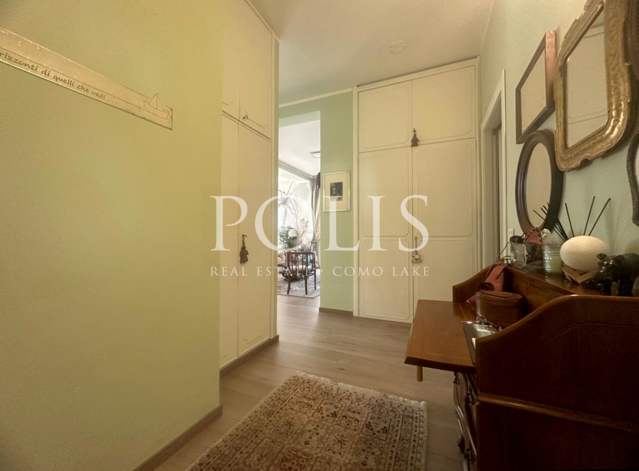 AMPIO ED ELEGANTE APPARTAMENTO QUADRILOCALE CON POSTO AUTO COPERTO