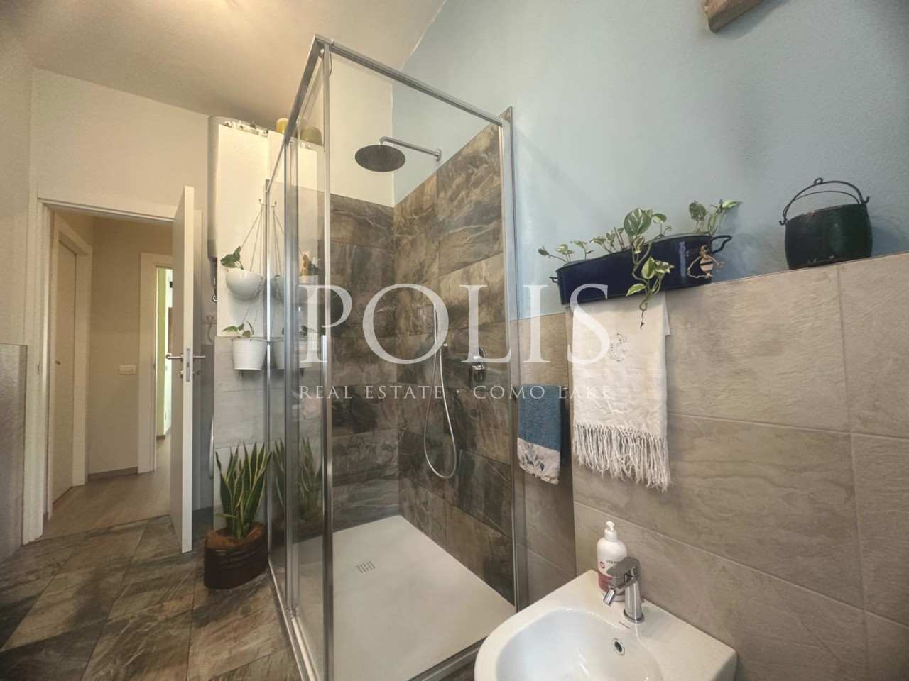 AMPIO ED ELEGANTE APPARTAMENTO QUADRILOCALE CON POSTO AUTO COPERTO