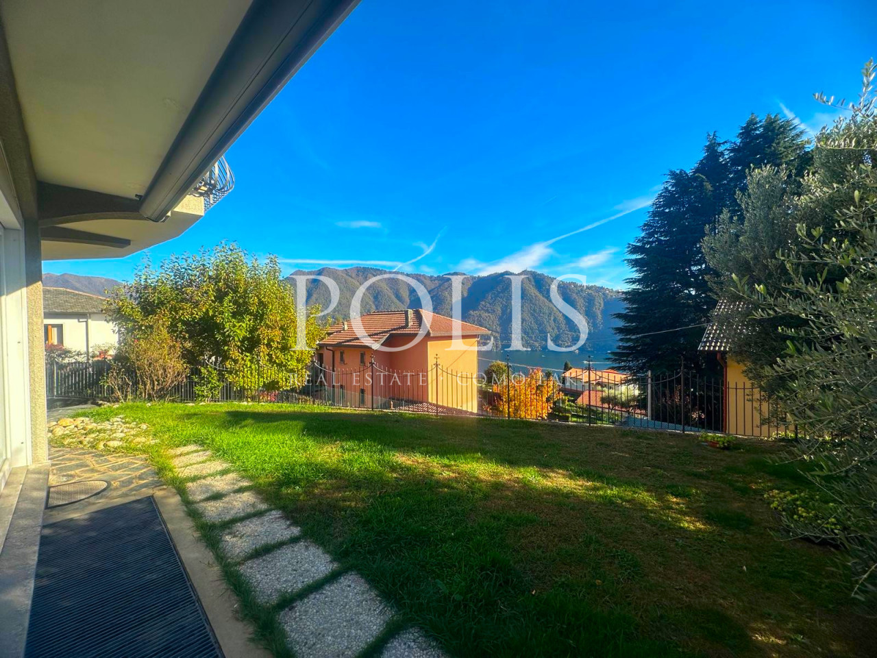 AMPIA VILLA CON SPLENDIDA VISTA DEL LAGO