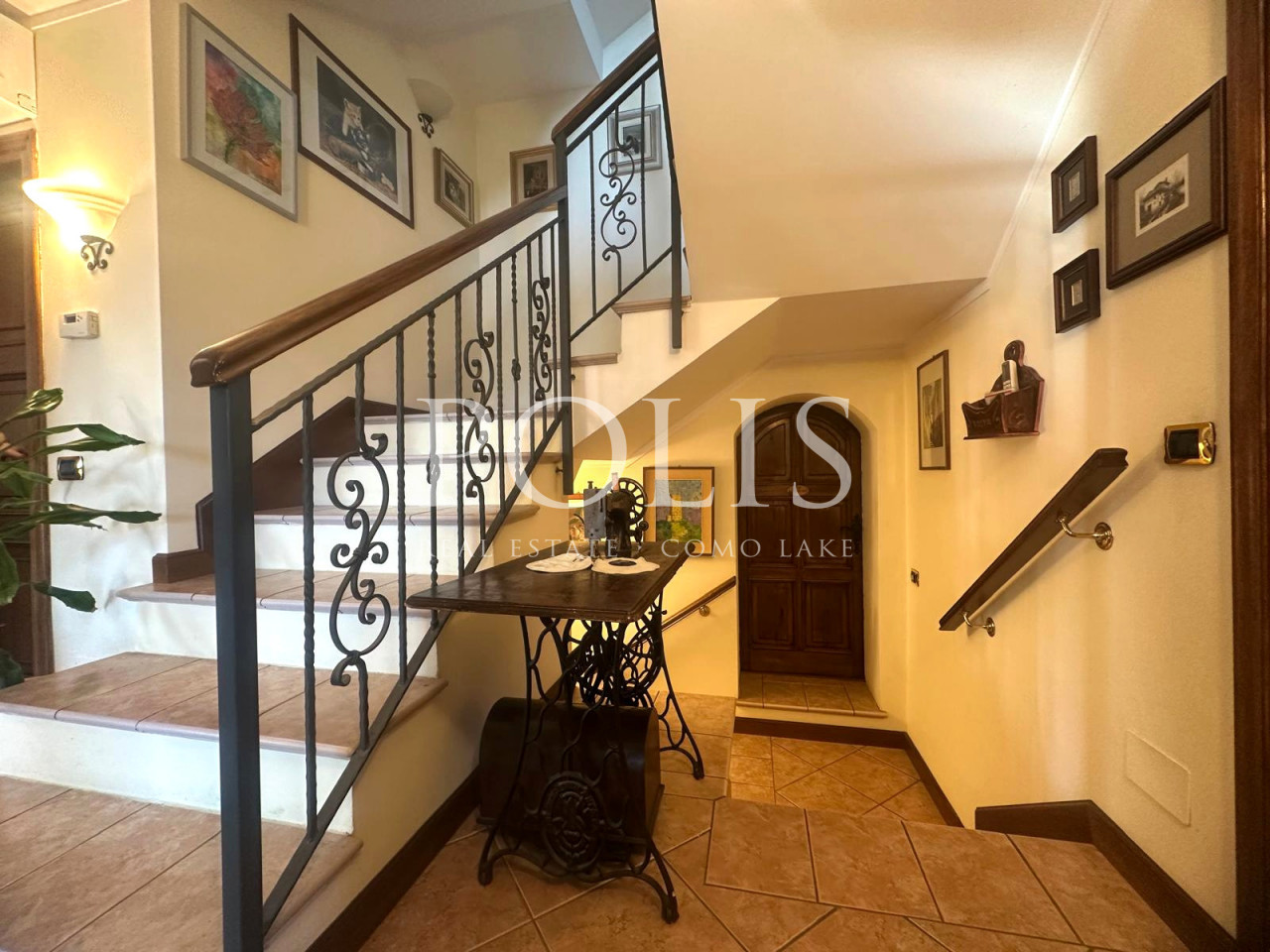 AMPIA VILLA CON SPLENDIDA VISTA DEL LAGO