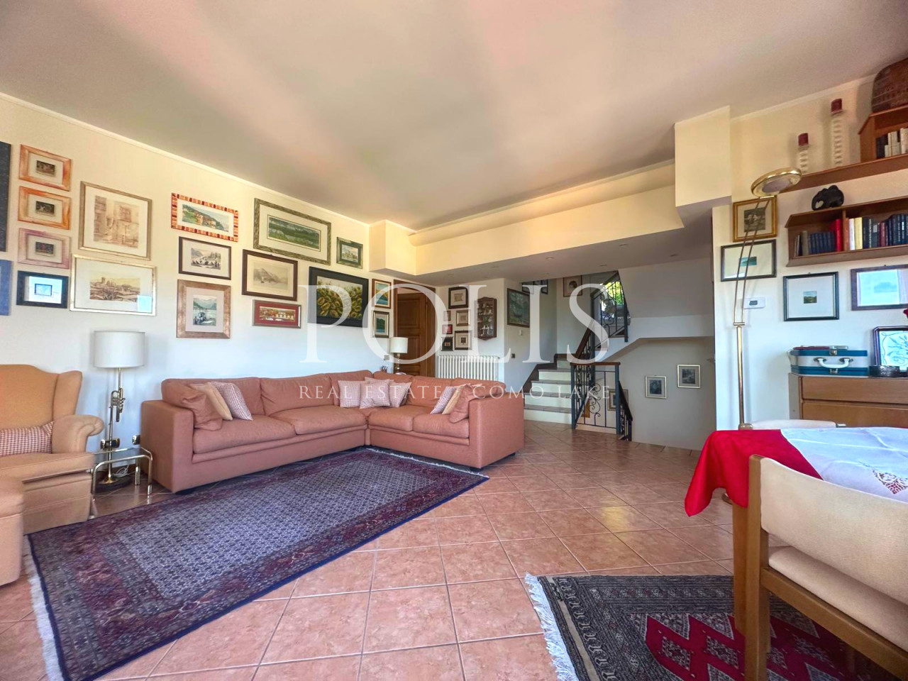 AMPIA VILLA CON SPLENDIDA VISTA DEL LAGO