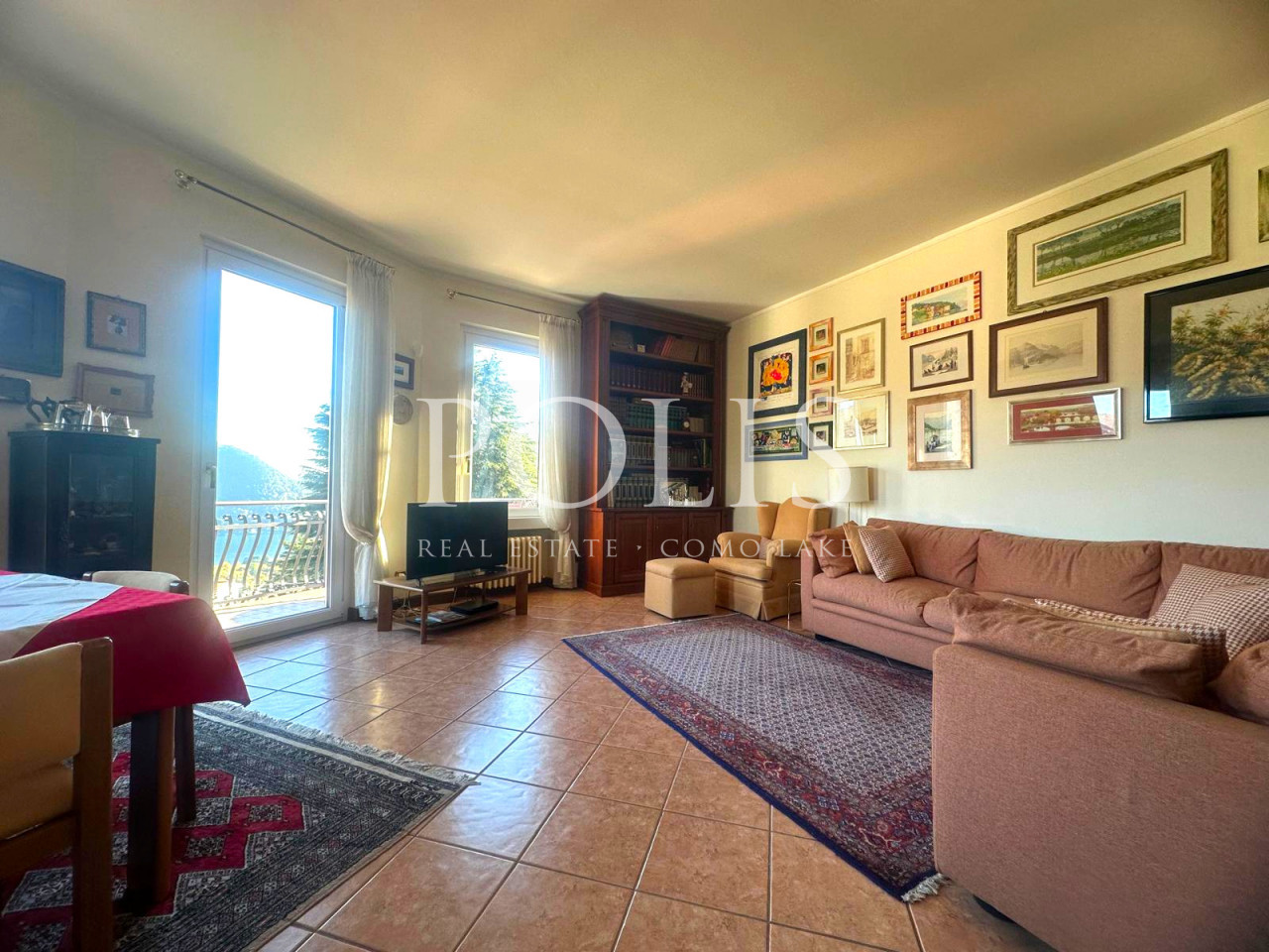 AMPIA VILLA CON SPLENDIDA VISTA DEL LAGO