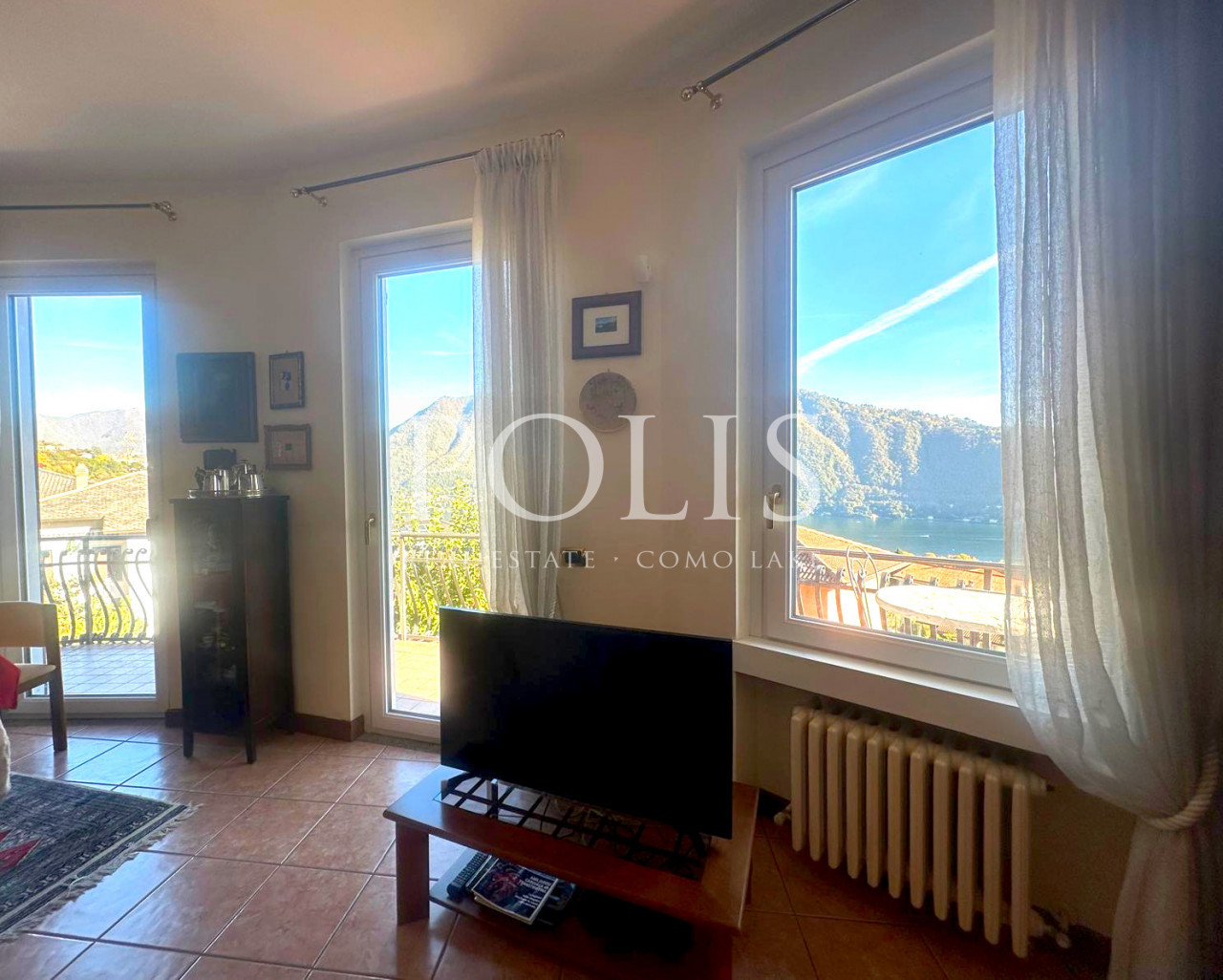 AMPIA VILLA CON SPLENDIDA VISTA DEL LAGO