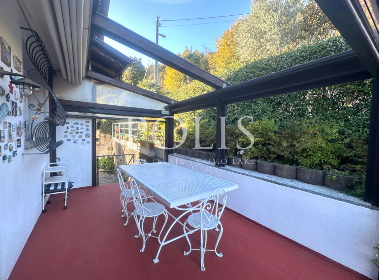 AMPIA VILLA CON SPLENDIDA VISTA DEL LAGO