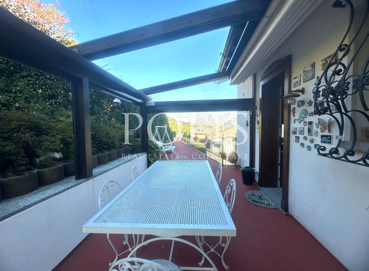 AMPIA VILLA CON SPLENDIDA VISTA DEL LAGO