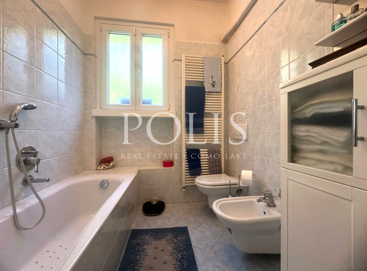 AMPIA VILLA CON SPLENDIDA VISTA DEL LAGO