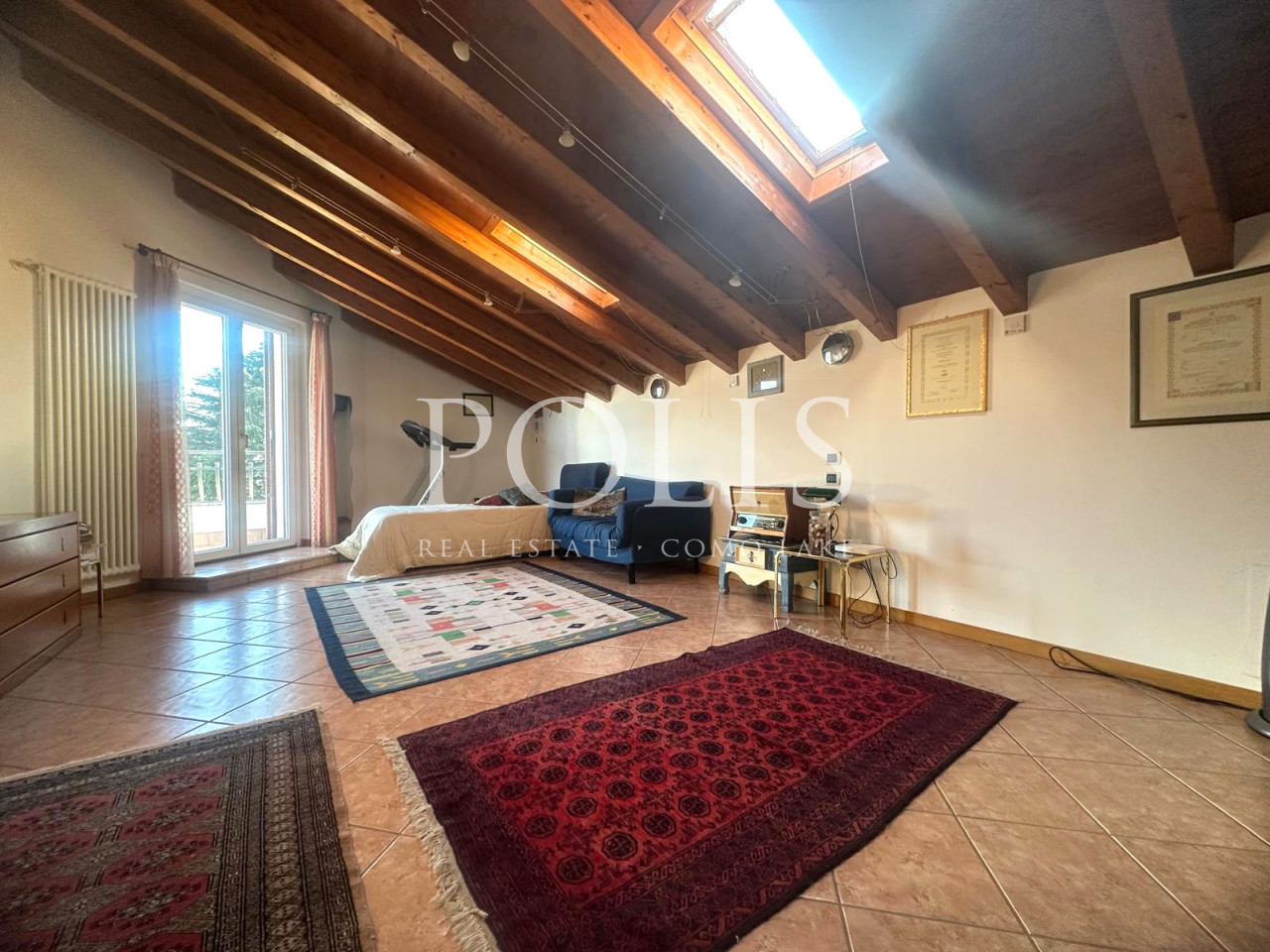 AMPIA VILLA CON SPLENDIDA VISTA DEL LAGO