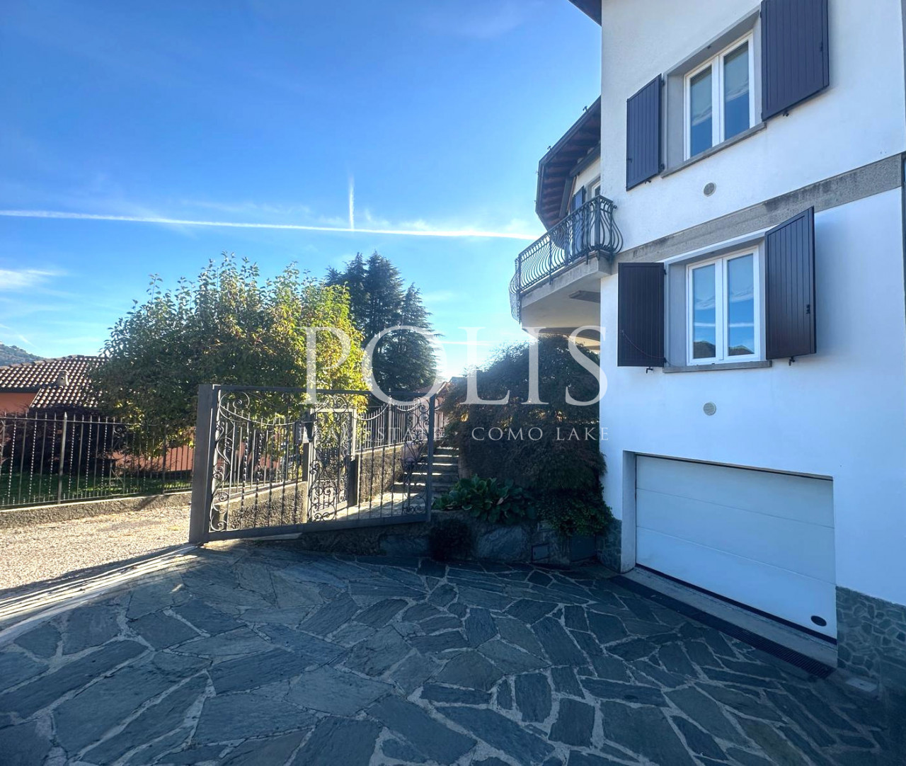 AMPIA VILLA CON SPLENDIDA VISTA DEL LAGO