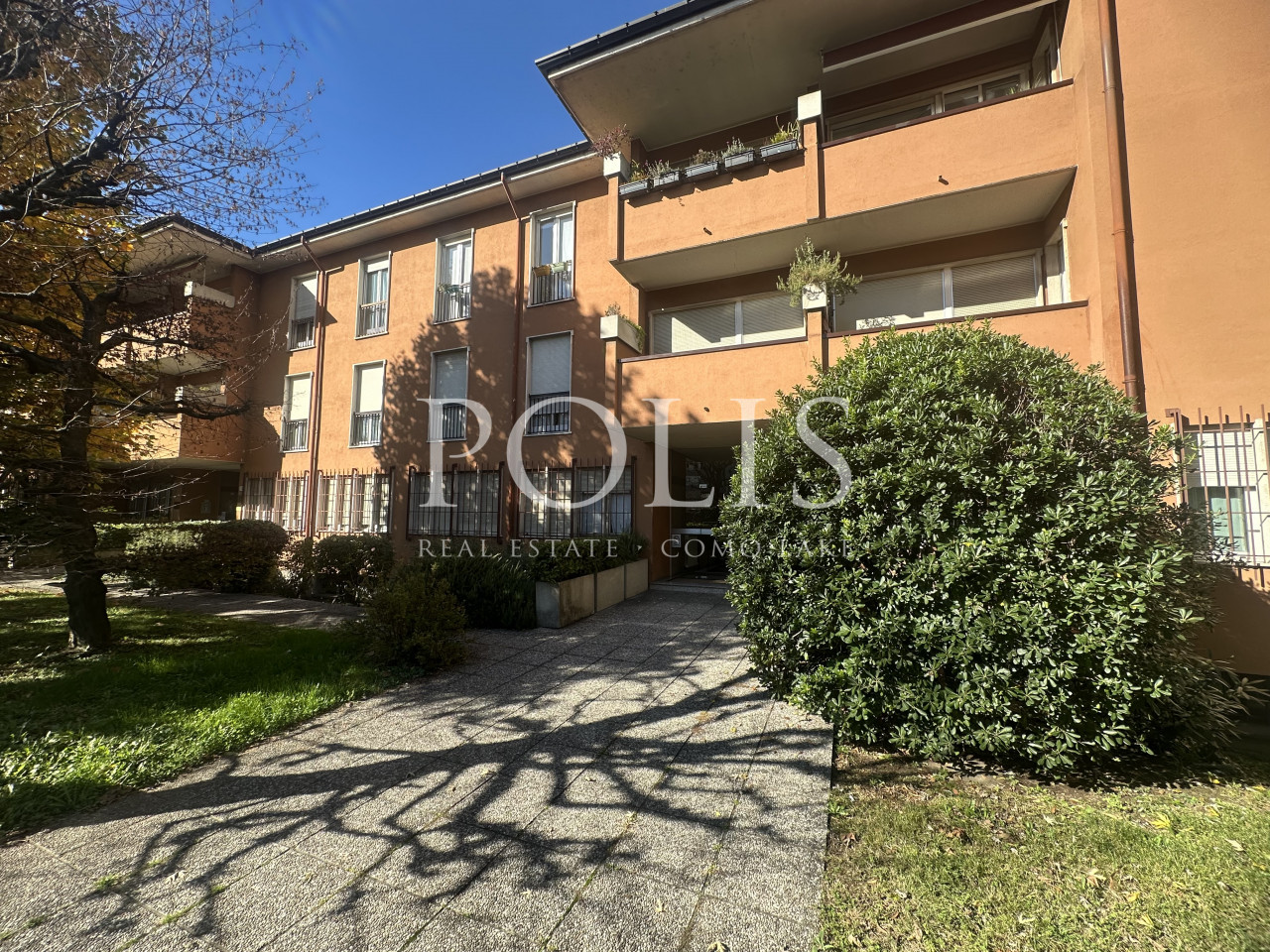 UFFICIO CON AMPIO LOCALE ARCHIVIO BOX DOPPIO E SEI POSTI AUTO