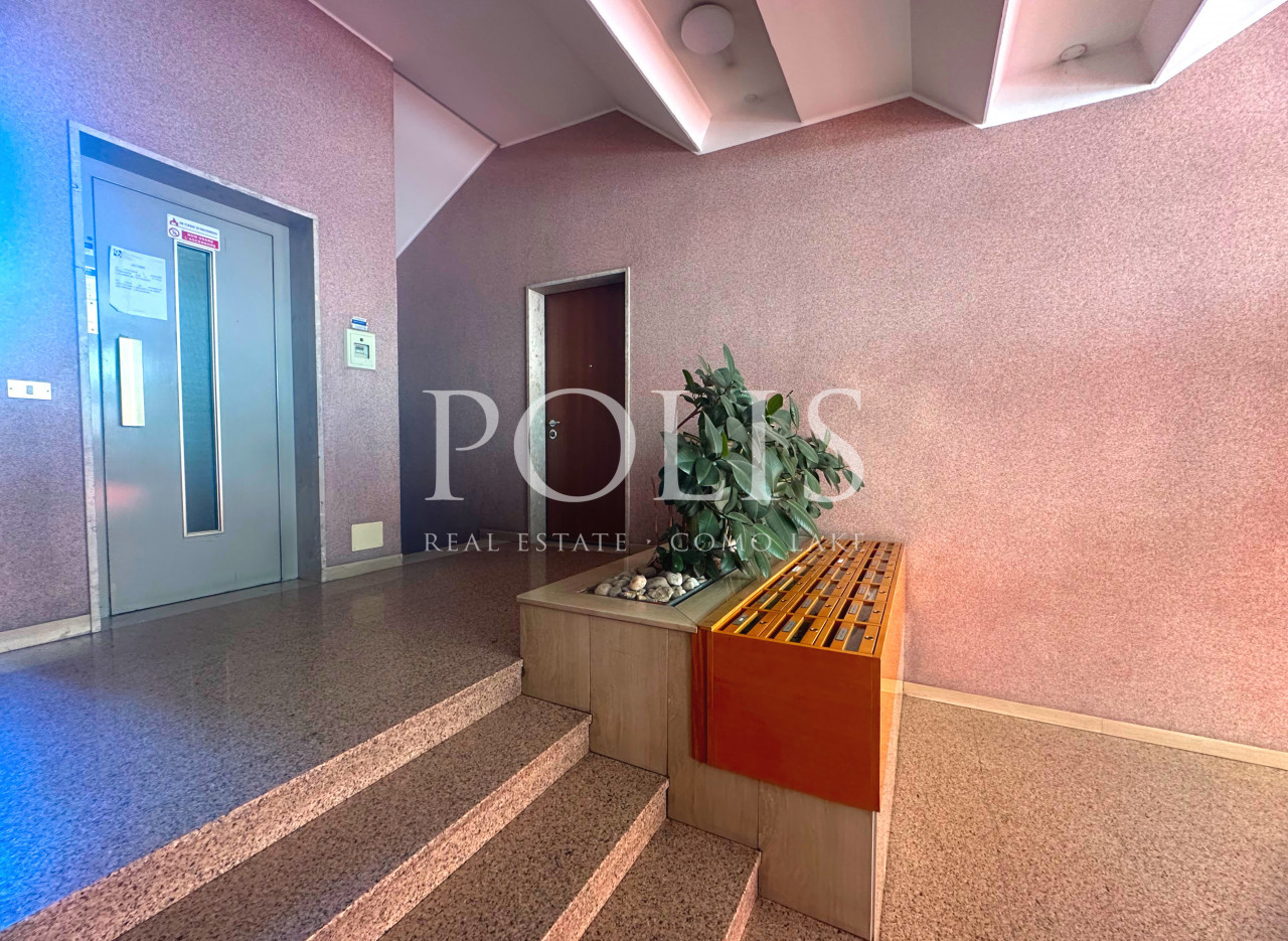 NEGOZIO CON TRE AMPIE VETRINE CON OTTIMA VISIBILITA'