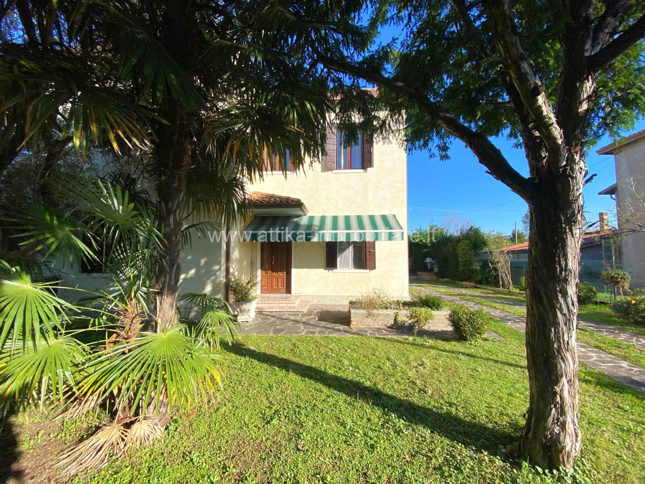 Bifamiliare in Vendita a Este